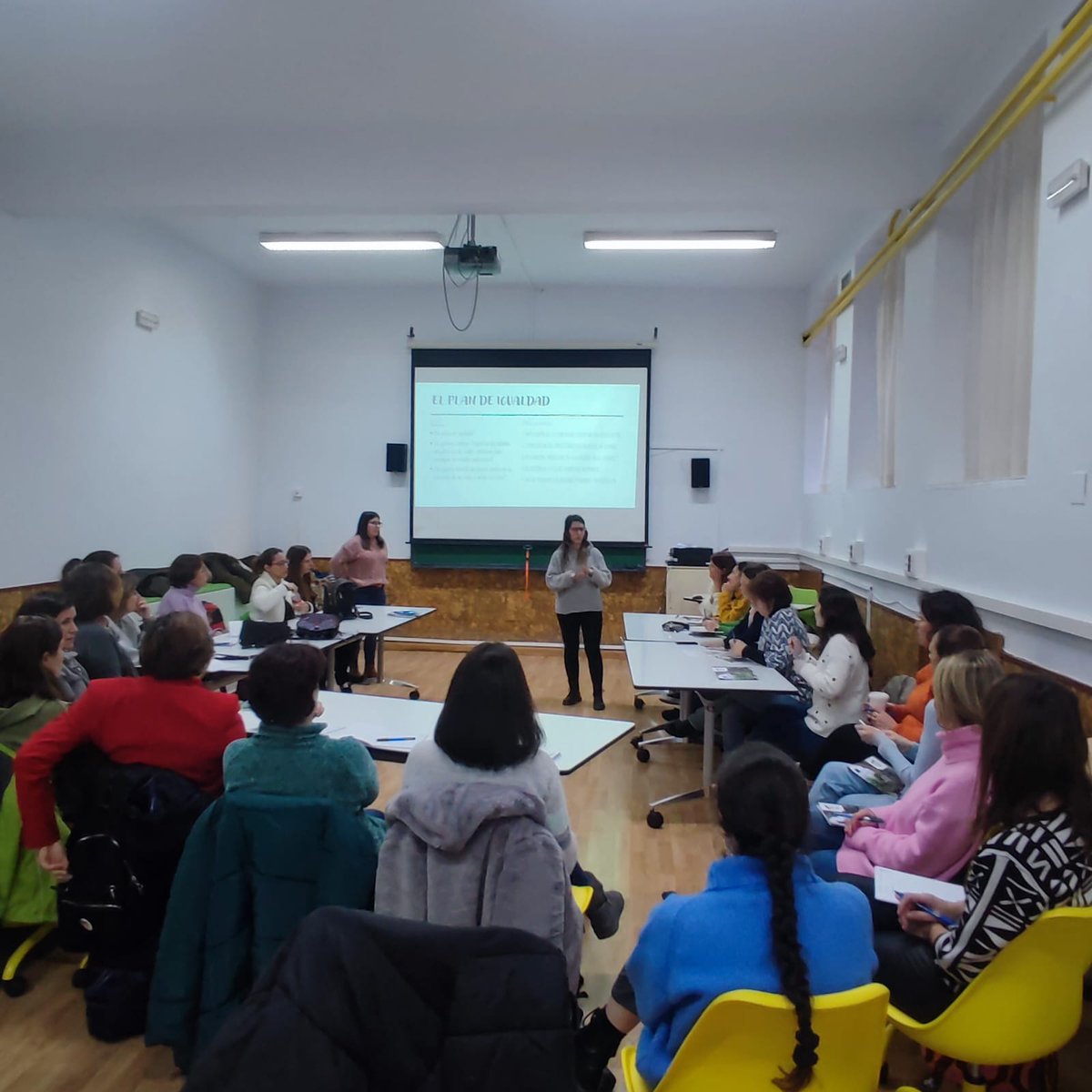cprcaceres's tweet photo. Comienza la formación: Seminario de Igualdad para centros de Educación Infantil, Primaria y CEE. @InnovacionForm @UpeCaceres https://t.co/SjfQImivTt