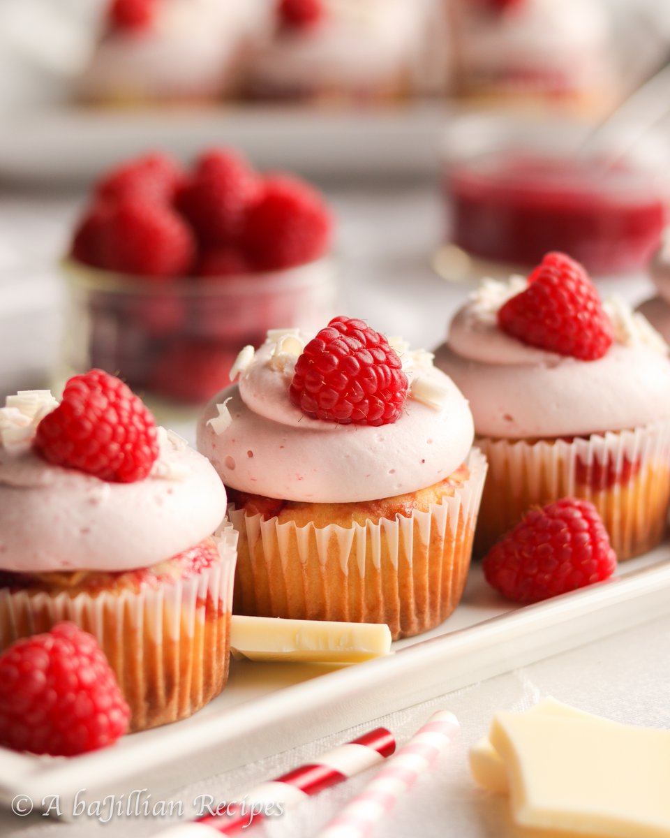 baJillianRecipe's tweet photo. WHITE CHOCOLATE RASPBERRY CUPCAKES - Soft and fluffy white chocolate cupcakes kissed with fresh raspberry sauce and topped with a creamy white chocolate raspberry buttercream! #ValentinesDaySweets #LoveDay #WhiteChocolateRaspberry RECIPE: https://t.co/J8ewS4OQ5v https://t.co/P2ZKhgyham
