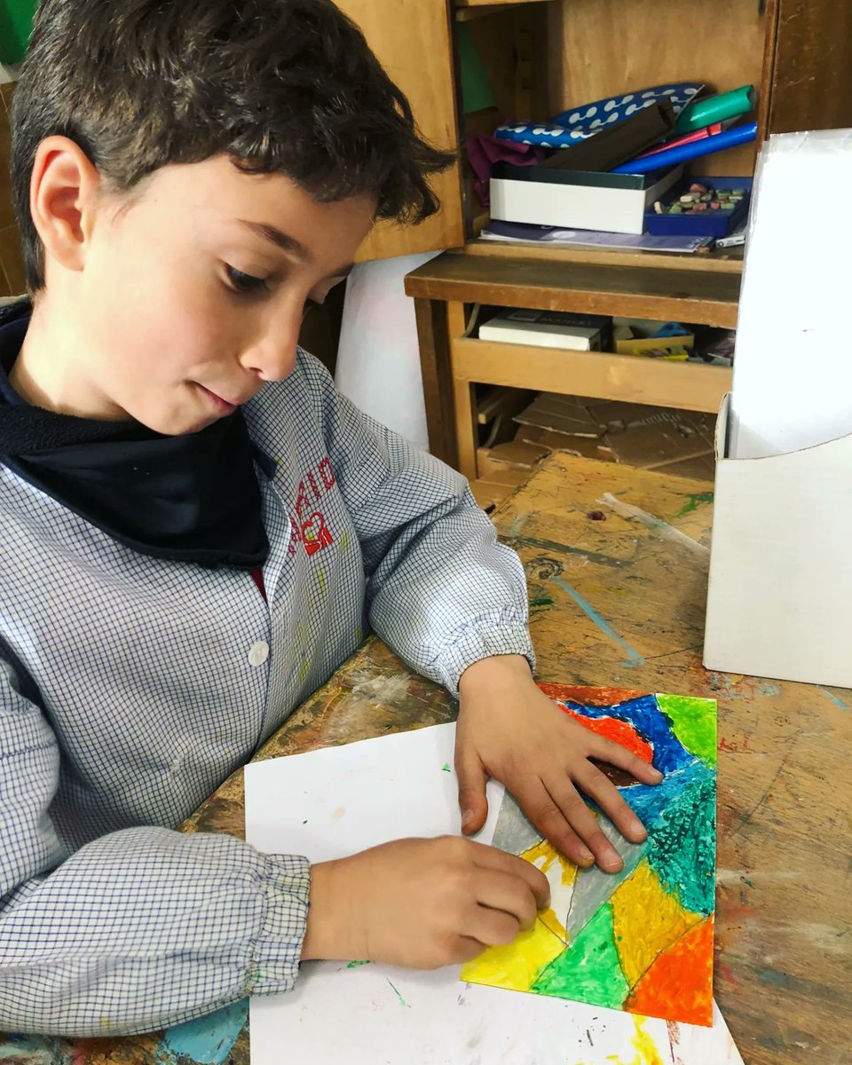 spinolaloreto's tweet photo. En 2° de primaria ¡Seguimos con Picasso!
Ahora "El Gallo"
Para seguir acercándonos a la figura de este gran artista, experimentamos con las ceras blandas.
#SalirASerHogar #primaria #ceras #picasso #elgallo #artist https://t.co/6w7ytzOTH0