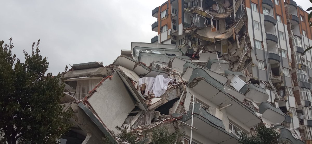ehliturk's tweet photo. @haluklevent Hatay Antakya Akevler mahallesi 424. Sokak Melis apartmanı. Bedii sabuncu ilköğretim okulu arkası. https://t.co/HfxwU3ZvfV
