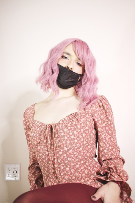 Happy Monday! Hopefully this makes it better ?? #crossdressing #gay #trans #sissyboy #baddie #nylonfetish