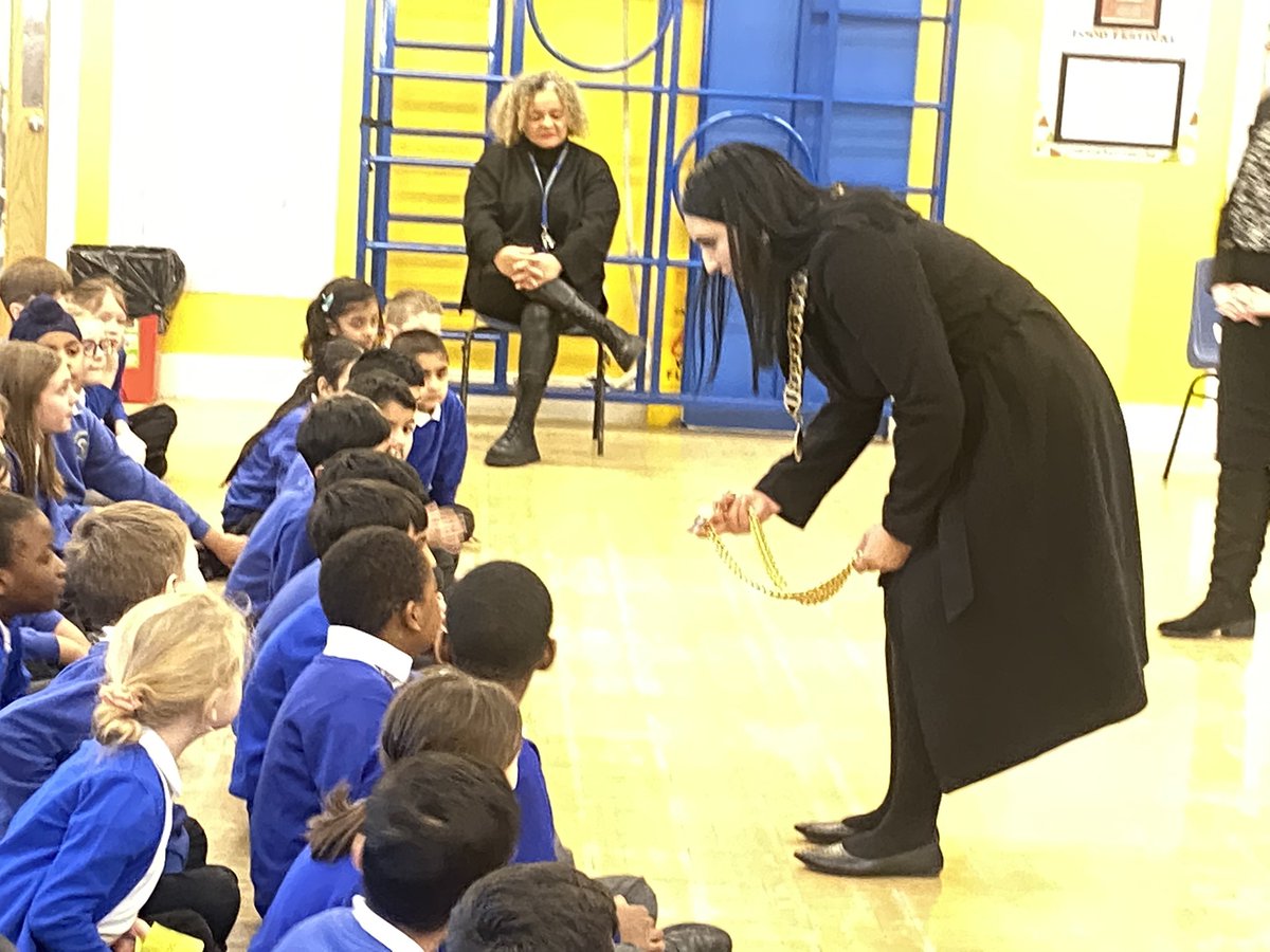 TennysonRoadLTN's tweet photo. We’ve had an amazing start to our Heritage & Culture week with an assembly from the Madam Mayor of Luton, learning about her role & the fabulous community work that
she is involved in! What an amazing experience! #futureMayor #aspiration #inspiration #womenleaders #futureleaders https://t.co/Fp83jUcfvX