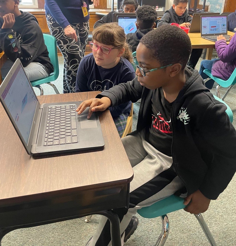 WHGWashington's tweet photo. Today, Mrs. Reetz’s students acted as experts in Tinkercad while Mrs. Kachejian’s class tried it out in STELLAR class! @whufsdrams #RamCulture https://t.co/RifHTvedn4