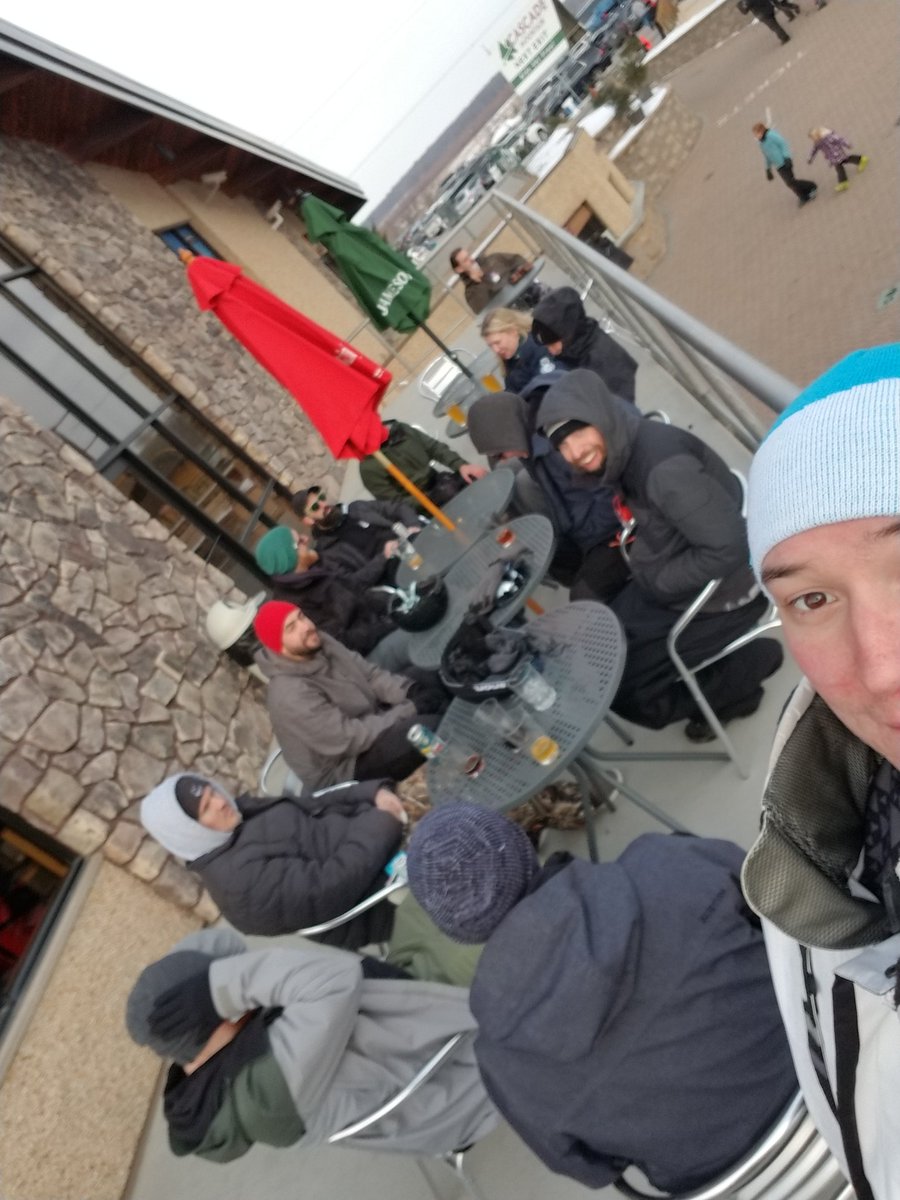 JCTecklenburg's tweet photo. I had a blast at #snowgraph this weekend. It's great to have some of the Chicago #mograph scene come out, talk shop, and shred the slopes l. Thanks for organizing it @Arcane_Motion! https://t.co/7ttRO8yciD