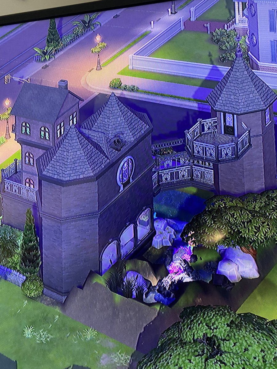 madamesimmer_'s tweet photo. Spellcaster’s Keep complete with a portal to the magic realm! No mods or CC. This build took me so long, I just want some people to see it! #sims4builds #ShowUsYourBuilds #sims4 #sims4realmofmagic https://t.co/2iIOT1z4C4