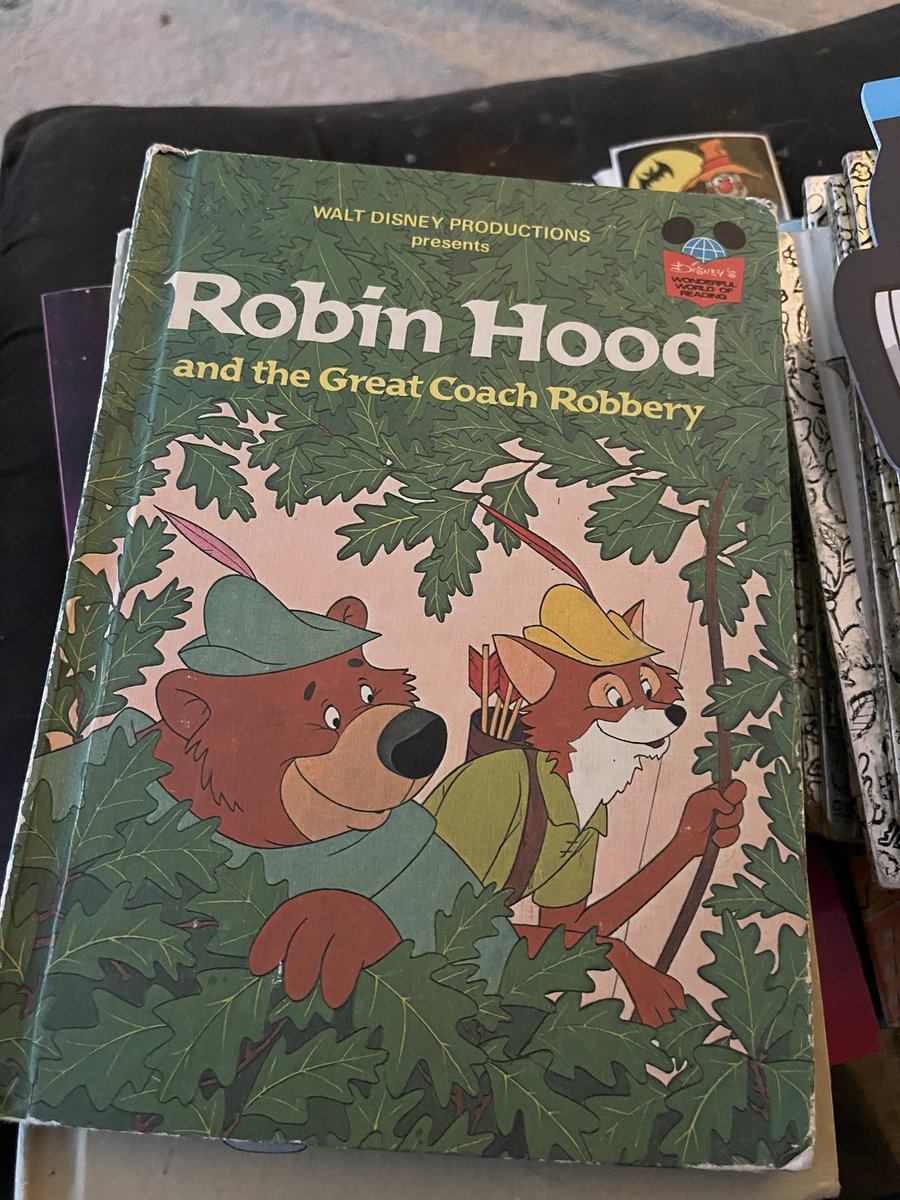 wickedspecialst's tweet image. Got these old kids books of mine too, gotta see what these go for with #disneycollectors