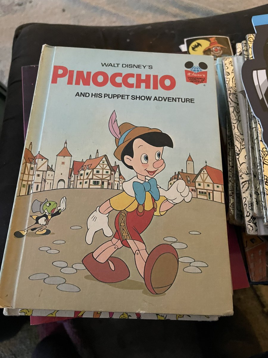 wickedspecialst's tweet image. Got these old kids books of mine too, gotta see what these go for with #disneycollectors