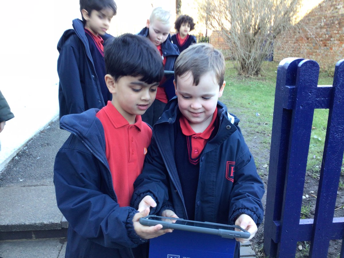 HawthornsLS's tweet photo. This week in Year 1 Science we are learning about plants. We went on a plant hunt around the School and took photos of our favourite plants. @HawthornsSchool https://t.co/CQr0MVQfbO