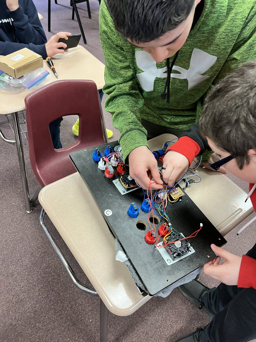 mwoods67037's tweet photo. Busy day… 7th grade gamer students repairing and upgrade one our CPOs on their arcade machine with new buttons, and micro switches. #PBL #Rm117 #BPMS https://t.co/mUwUEhstDn