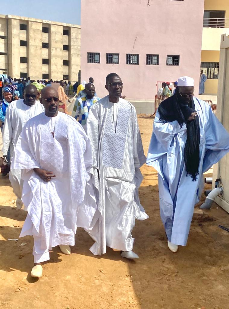 DameDIO31674044's tweet photo. Ce matin à #Touba, à la cérémonie d’ouverture officielle du Complexe Cheikhou Ahmadoul Khadim. par le Khalif général des mourides Cheikhal Mountakha Mbacké et le Chef de l’État son Excellence Monsieur @Macky_Sall.
#Ligeeyrek
#Ndamrek
#LeTravailContinue https://t.co/WL3Wd7sISV
