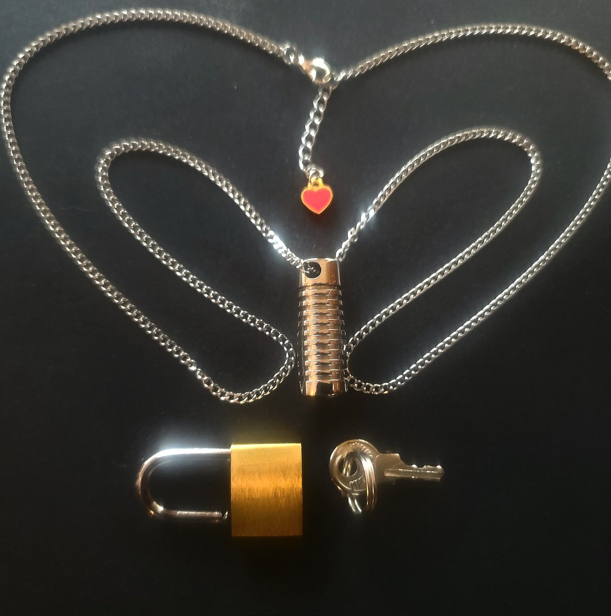 LockedinL's tweet photo. Most of the Secret Chastity Key Necklaces are for the "Magic Lock" style "barrel" Lock Key. 
These are two Padlock style Secret Key Necklaces for Valentine's Day presents. The Knurled  Secret Key and the 9mm Cylinder Secret 
https://t.co/QLhs35gvC9 https://t.co/cGWyXSaS8k
