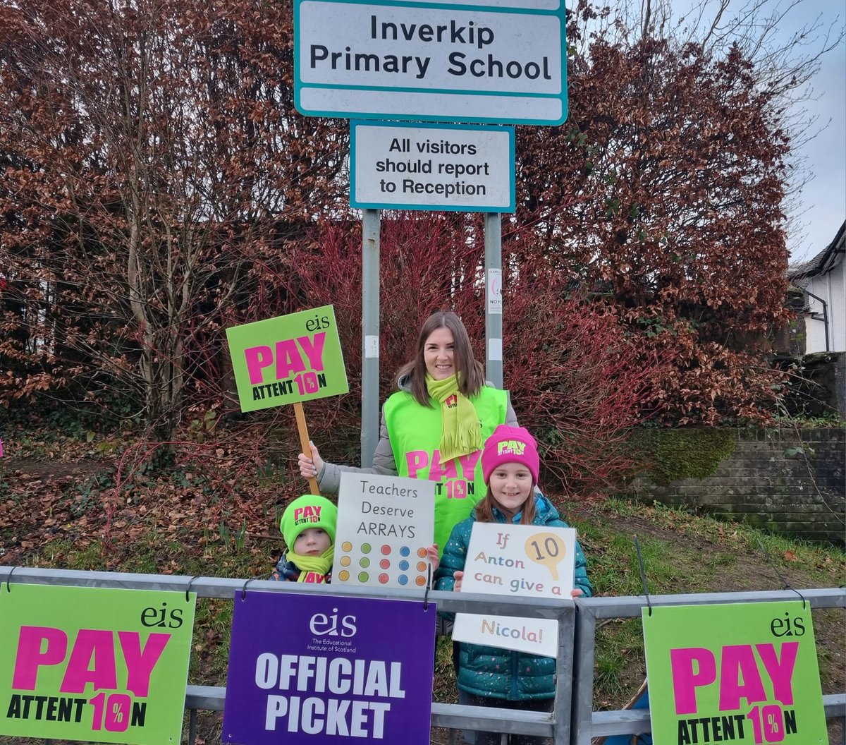 Jaclyn_McCready's tweet photo. Great support again this morning at the Kip! #PayAttention #EISStrike https://t.co/wSmz6DcYCX