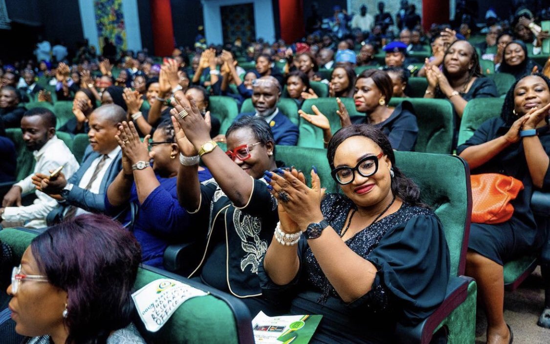 westernpost_ng's tweet photo. Ogun State swears in 8 judges and other officials into the judiciary.

#WesternPost #OgunState #DapoAbiodun https://t.co/Y2a53Rr5ii