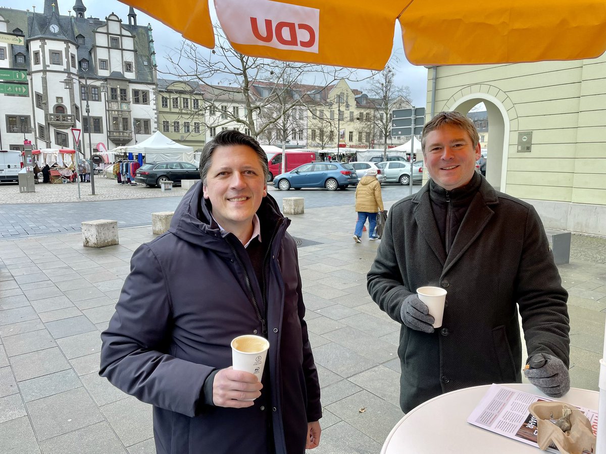 Am Montag standen wir wieder am Saalfelder Markt für Gespräche zur Verfügung. Meine „Bürgersprechstunden vor Ort“ sind ein zusätzliches Angebot neben den Beratungsterminen in meinem Saalfelder Bürgerbüro.