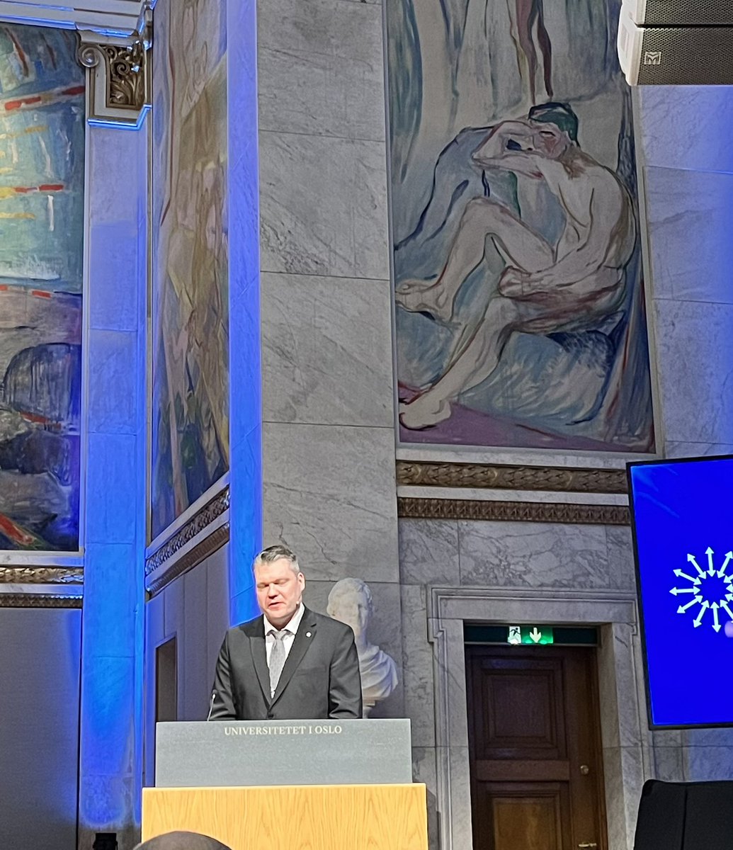 frobine's tweet photo. Passionnante conférence aujourd’hui à Oslo sur la sécurité en Europe et dans le monde #DNAK à la lumière de la guerre en Ukraine ; avec le PM @jonasgahrstore , le MoD 🇫🇮 @MikkoTSavola et le SGadjoint OTAN @Mircea_Geoana ; sous les auspices des magnifiques fresques de Munch https://t.co/vEHVlEyLZg