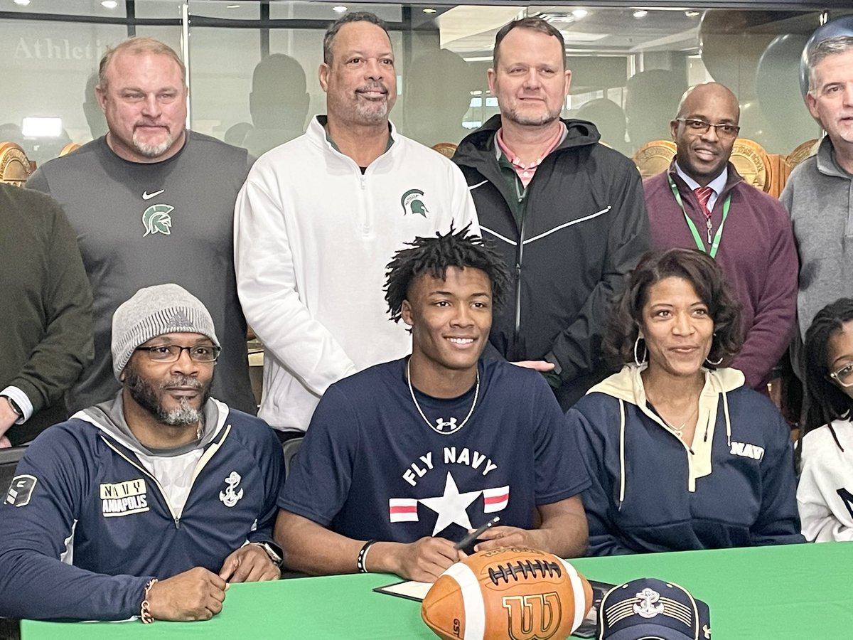 Rick Russo (@wvltrick) on Twitter photo Congratulations to <a href="/webb_knoxFB/">Webb School Football</a> QB Charles Robinson signing his letter of intent today to play football for the <a href="/NavalAcademy/">U.S. Naval Academy</a> <a href="/wvlt/">wvlt</a> <a href="/VarsityAllAxs/">Varsity All Access</a> Congratulations to <a href="/webb_knoxFB/">Webb School Football</a> QB Charles Robinson signing his letter of intent today to play football for the <a href="/NavalAcademy/">U.S. Naval Academy</a> <a href="/wvlt/">wvlt</a> <a href="/VarsityAllAxs/">Varsity All Access</a>