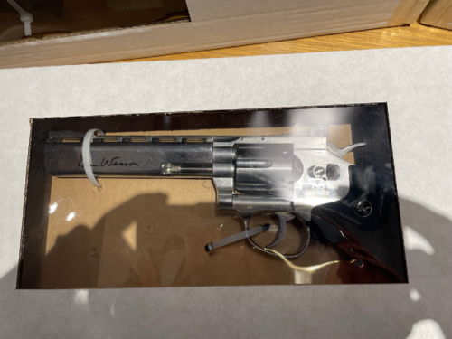 Belfast_Daily's tweet photo. GUNS, DRUGS, SWORGS AND 'DIRTY CASH' SEIZED IN RAIDS - https://t.co/sPfkLbaNJ1 https://t.co/0lEMVd6enn