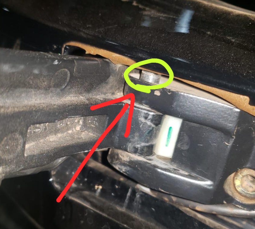 akhilzid's tweet photo. Stand braking is caused by the bolt loose and the stand support only on the top part and top part of the folding mechanism can't hold the entire weight. Also noticed that none of the bottom part or the thread is damaged.
Adding a simple locknut may help.

@bhash  @OlaElectric https://t.co/TiRjgHC4XC