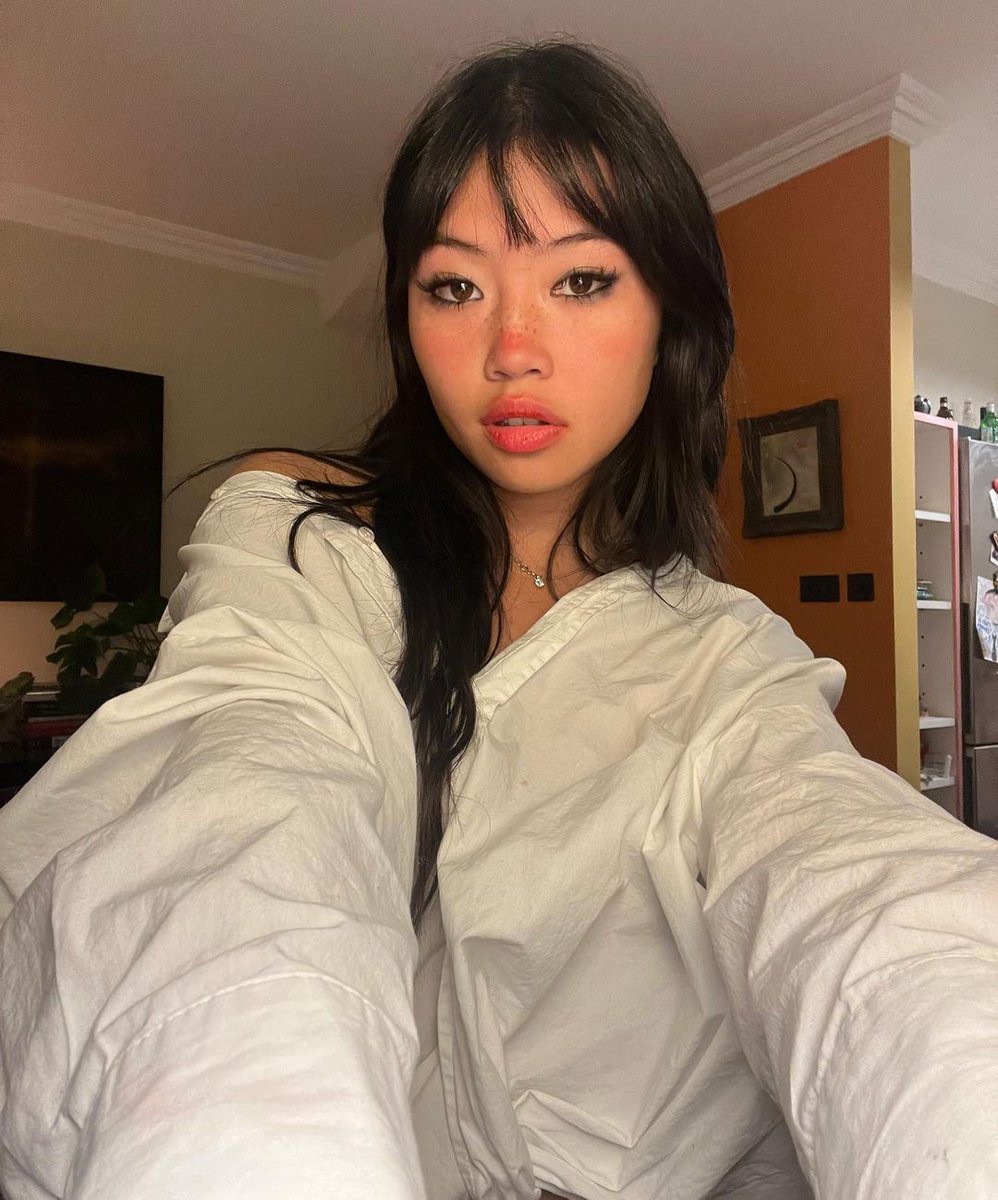 8 days till glue song!! presave beabadoobee.ffm.to/gluesong 💕