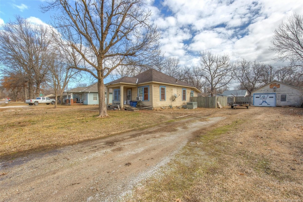 Oklahoma Fixer Upper With Extra Lot Under $50K

#cheapoldhousesunder50k #oldhousesunder50k #cheapoldhousesunder100k #oldhousesunder100k #cheapoldhouses #oldhouseonline #oldhousesofinstagram #oldhousesforsale #affordablehome #fixerupper #handymanspecial #oklahomarealestate