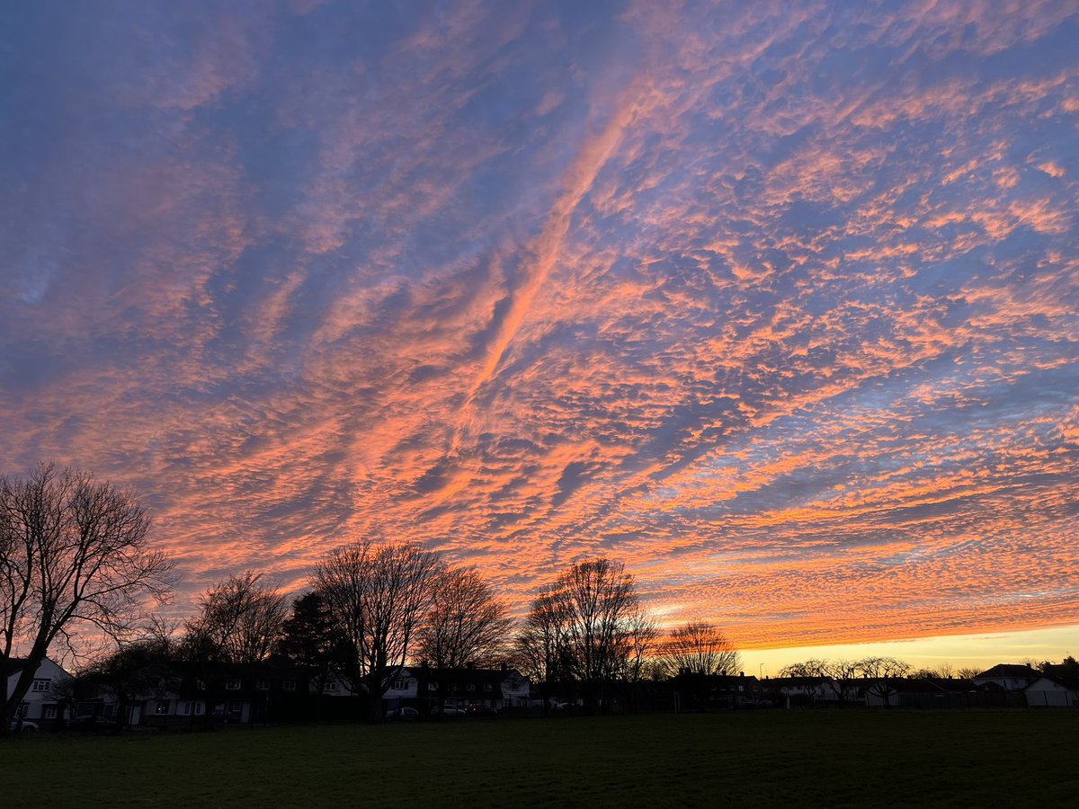 KS2TeachLead's tweet photo. Nice view when leaving work today. https://t.co/h80blSfiS3