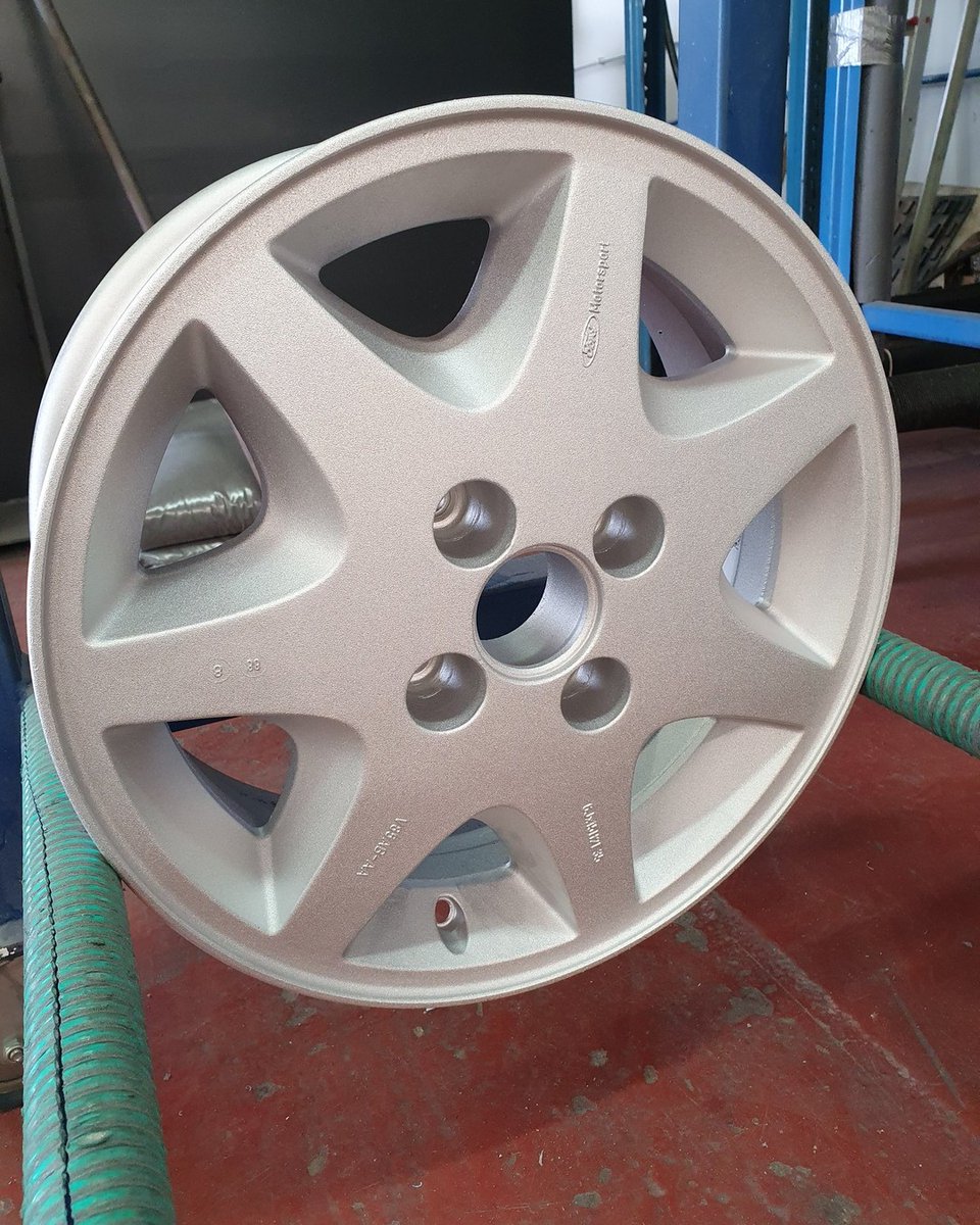 prem_wheels_rep's tweet photo. Old coating removed from the wheels gives us an idea of what we are looking at.....they aren't in the best shape and are quite pitted which doesn't make our job easy......they will be put through the prep process next and then onto the coating lines. https://t.co/un9QtdK7nv