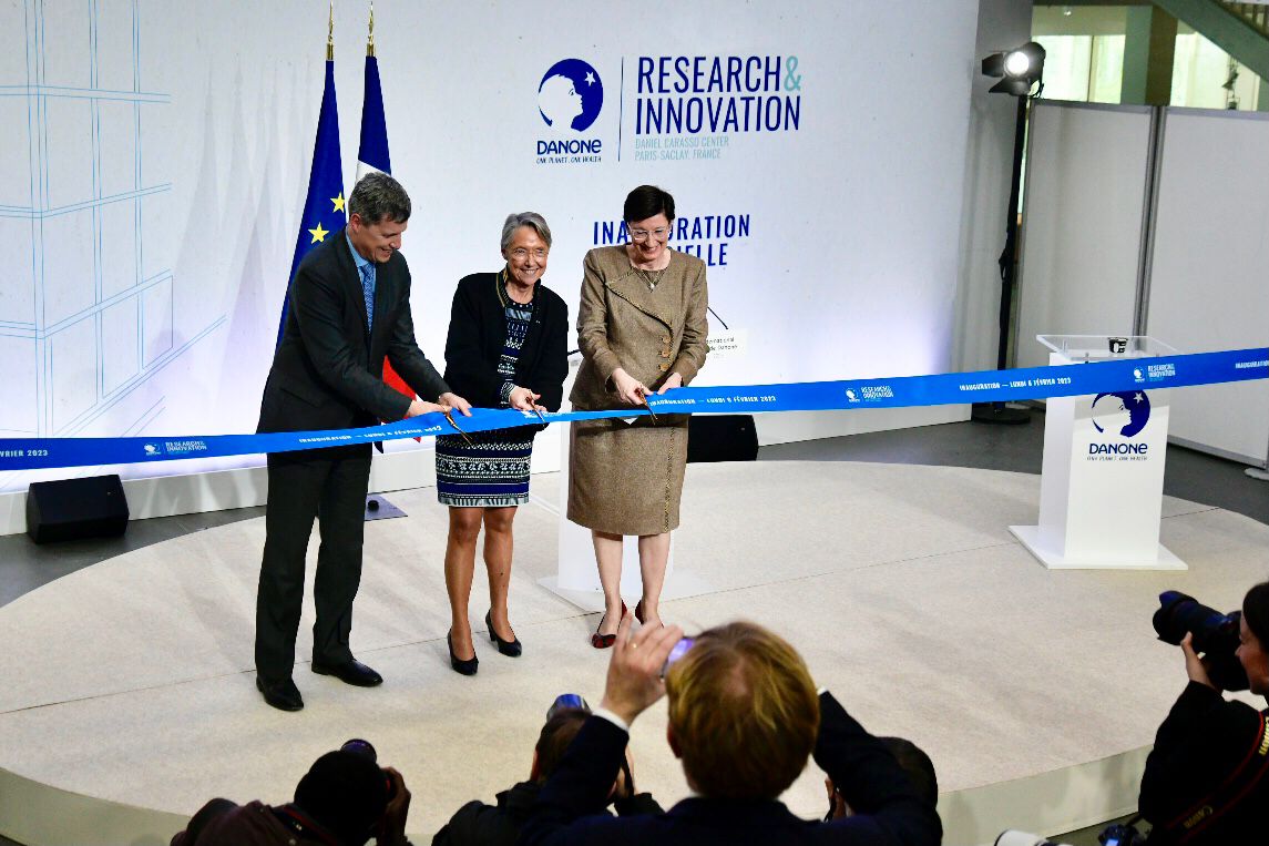 gdelasteyrie's tweet photo. C'est sur le plateau de l'@agglopariSaclay que @DanoneFR inaugure le 1er centre recherche européen de #nutrition et de #santé en présence de @Elisabeth_Borne. Une fierté de plus pour  notre #territoire toujours plus dynamique et #innovant ! https://t.co/z90Ruu5r3P