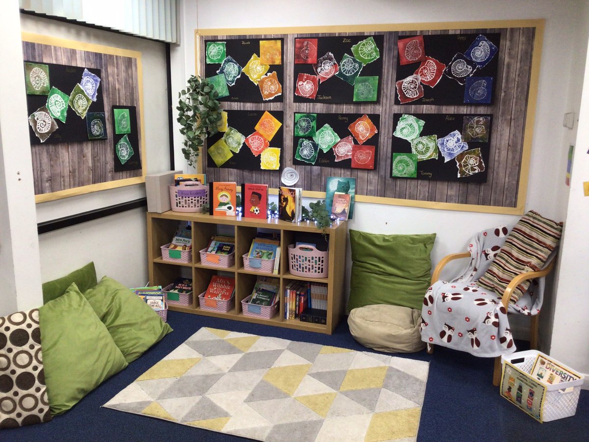 CastlewayY3's tweet photo. Just like to share our newly revamped reading area. Well done Y3 for the striking art work. #WeAreCastleway 🌈🖌🖌🎨 https://t.co/u43mjaTLbu