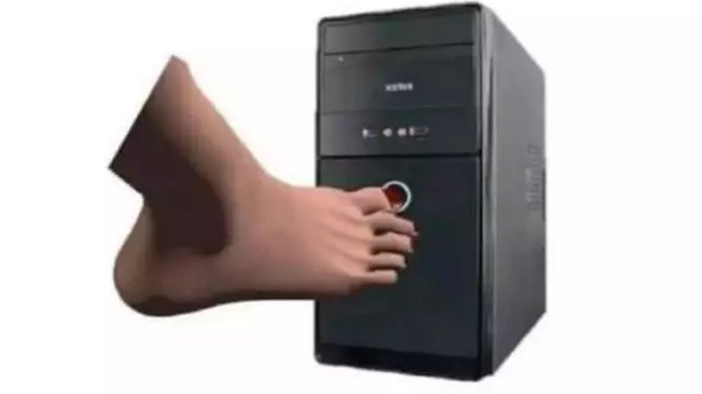 diojodior's tweet photo. você é muito jovem, mas antes nós ligávamos o computador assim https://t.co/o3KozKDnRH