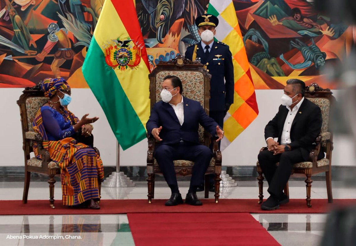 LuchoXBolivia's tweet photo. (Hilo) Hoy recibimos en Casa Grande del Pueblo las cartas credenciales de los embajadores de nuestros países hermanos de Colombia, Elizabeth García; de Ecuador, Mirian Mercedes Esparza; de Japón, Hiroshi Onomura; y de Ghana, Abena Pokua Adompim. https://t.co/K20S02Kp5r