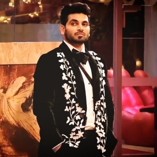 ALTGratitude's tweet photo. Here goes my finale vote to Shiv Manoharrao Uttamrao Zinguji Gunaji Thakare to make him the ultimate winner of the blockbuster season!

"SHIV CHAL RAHA HAI"

#ShivThakare #BiggBoss16 https://t.co/MnDrb5VL27