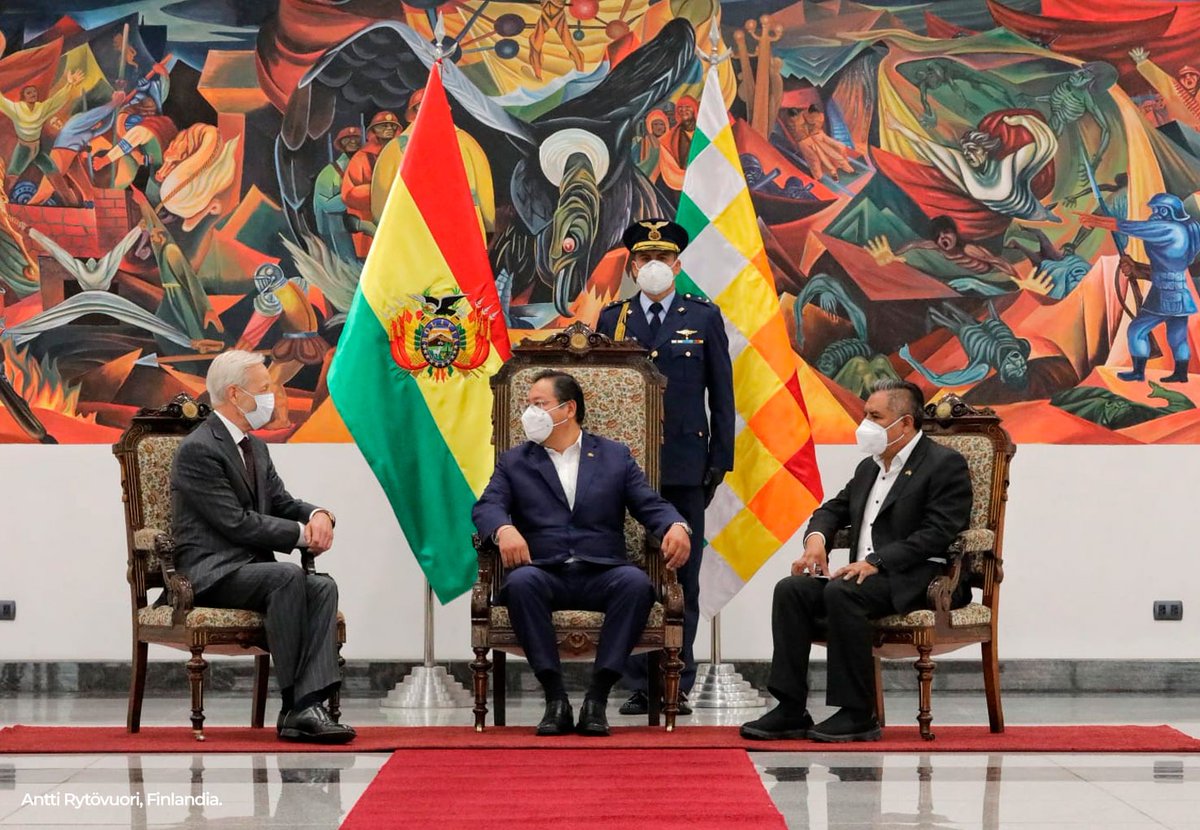 LuchoXBolivia's tweet photo. También recibimos las cartas credenciales de los embajadores de Finlandia, Antti Rytövuori; de República Checa, Pavel Bechný; de Canadá, Louis Marcotte; y de Croacia, Mira Martinec.
¡Bienvenidos a #Bolivia🇧🇴!
#DiplomaciaDeLosPueblos https://t.co/wp4ObDZxv5