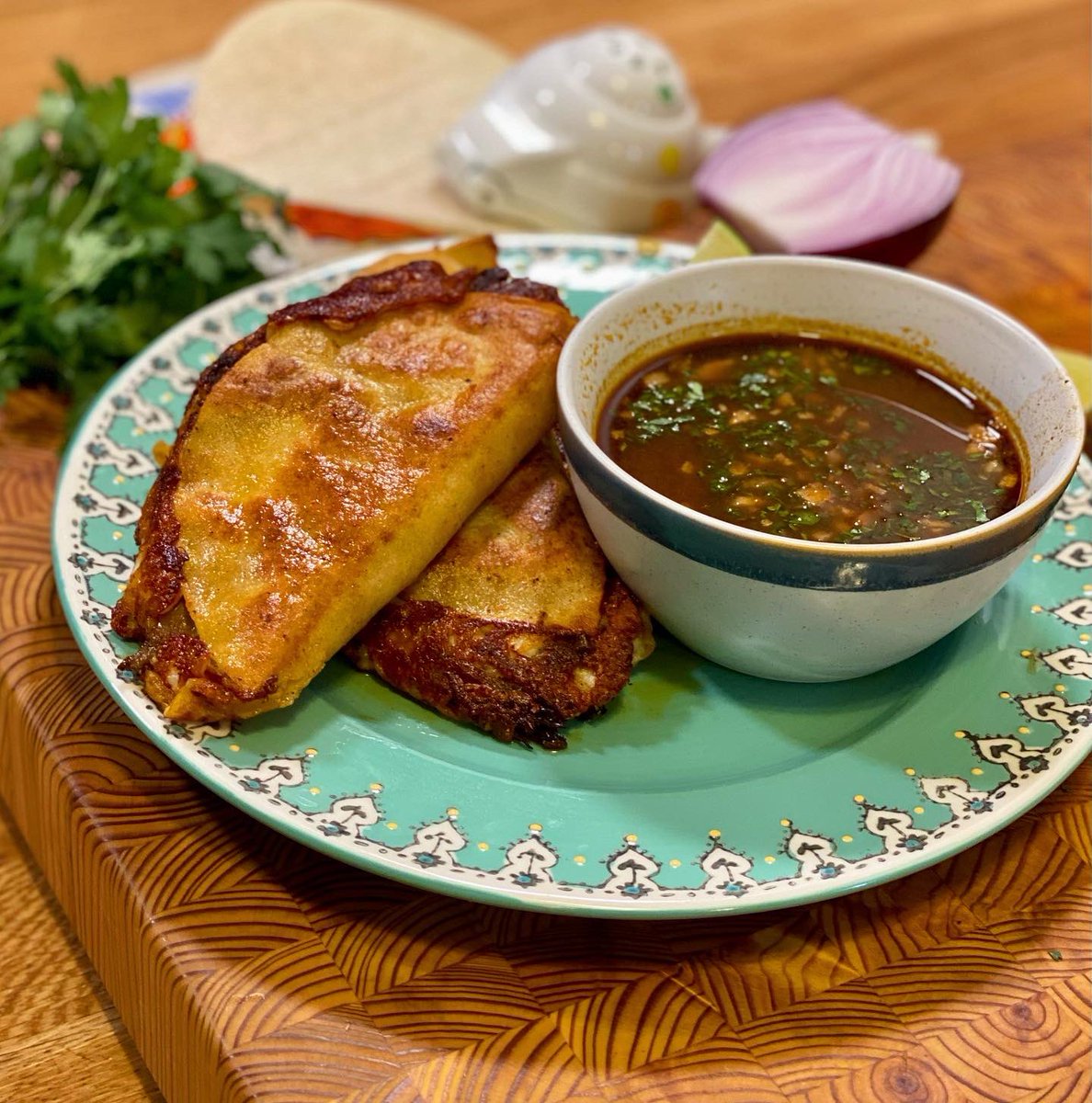 chefdepartytv's tweet photo. @foodbeast Birria tacos https://t.co/Bl18qNIWNb