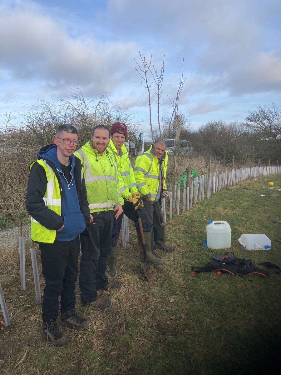 Thank you to the wonderful ⁦<a href="/SurreyChoices/">Surrey Choices</a>⁩ Growth Team for working with us and Surrey Hills Arts to plant native hedgerow bordering ⁦<a href="/NorthDownsWayNT/">North Downs Way</a>⁩ as part of the Coccolith Inspiring Views Project