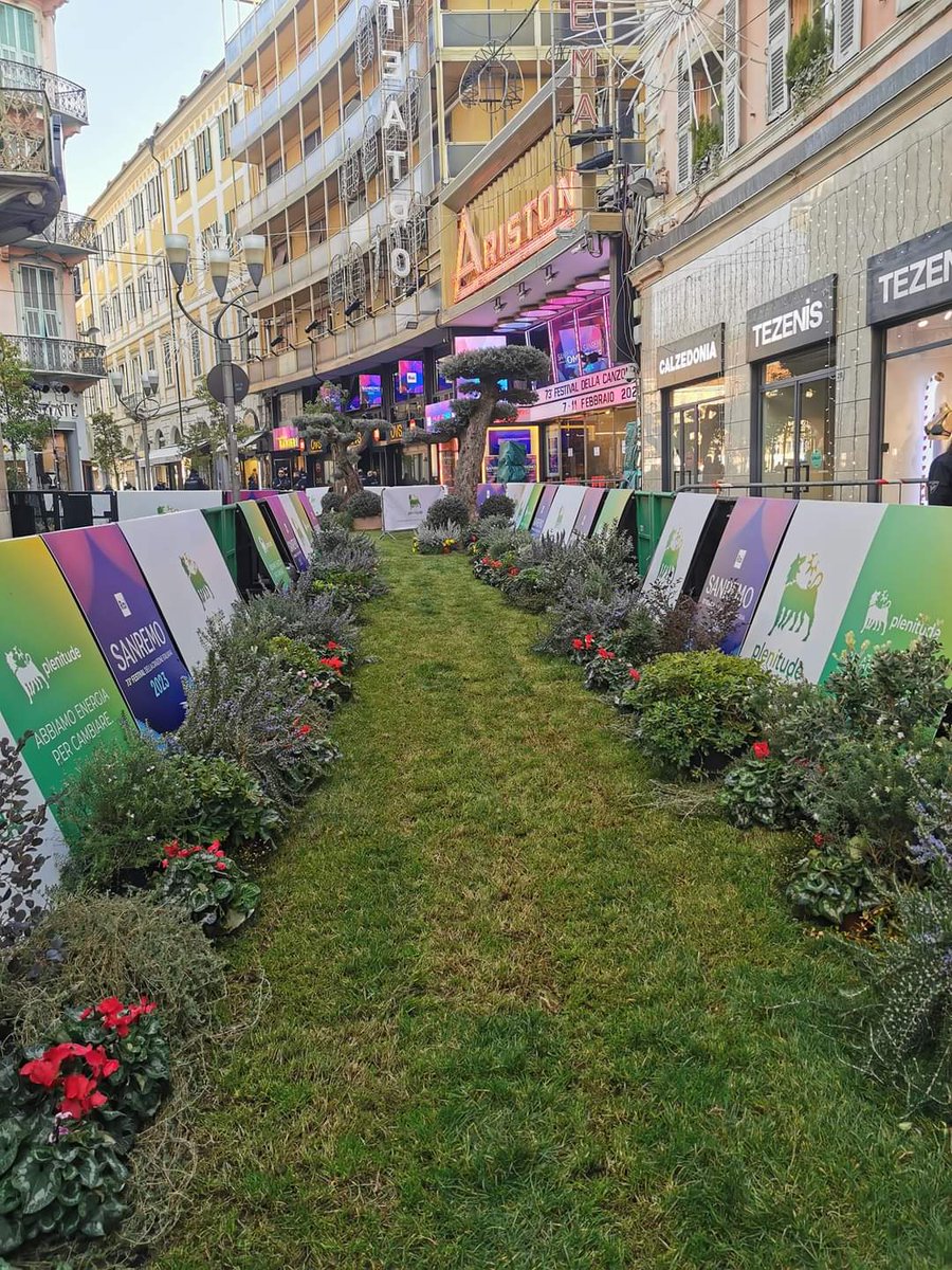 simonintermite's tweet photo. Domani sera lo storico #TeatroAriston sarà il centro del mondo. #Sanremo2023 #FestivalDiSanremo #Fantasanremo #musica @SanremoRai #GreenCarpet #Domanipress #Sologoodvibes https://t.co/7h9zAKQpoR