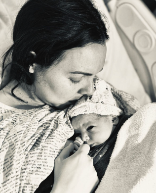 tommys's tweet photo. After having their son Luca, Tom (@thedadvibes) and his wife Laura had 4 losses – including their daughter Noa – before having baby Mia. 

Tom shares their story, including a reflection on the difficulty of pregnancy after loss as a partner: https://t.co/j0cDbapWRl
#InThisWithYou https://t.co/NxyPr0LUro