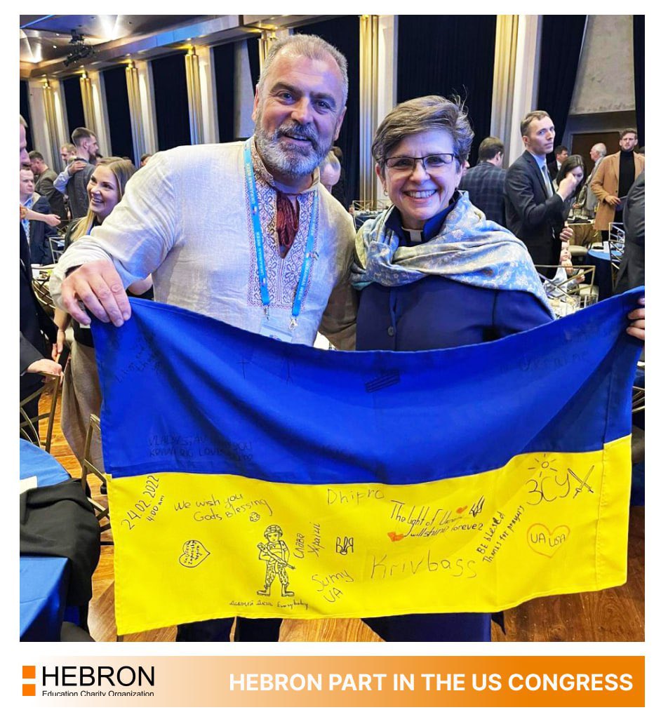 HebronITAcademy's tweet photo. 🇺🇦 The #flag signed by Hebron IT Academy #students will hang in the U.S. Congress from now on! Hosanna Church presbyter and mentor of the Hebron students, Dmytro Kolesnyk, presented the flag to Margaret Kibben, the Chaplain of the United States House of Representatives. https://t.co/7OaAhJHDq3