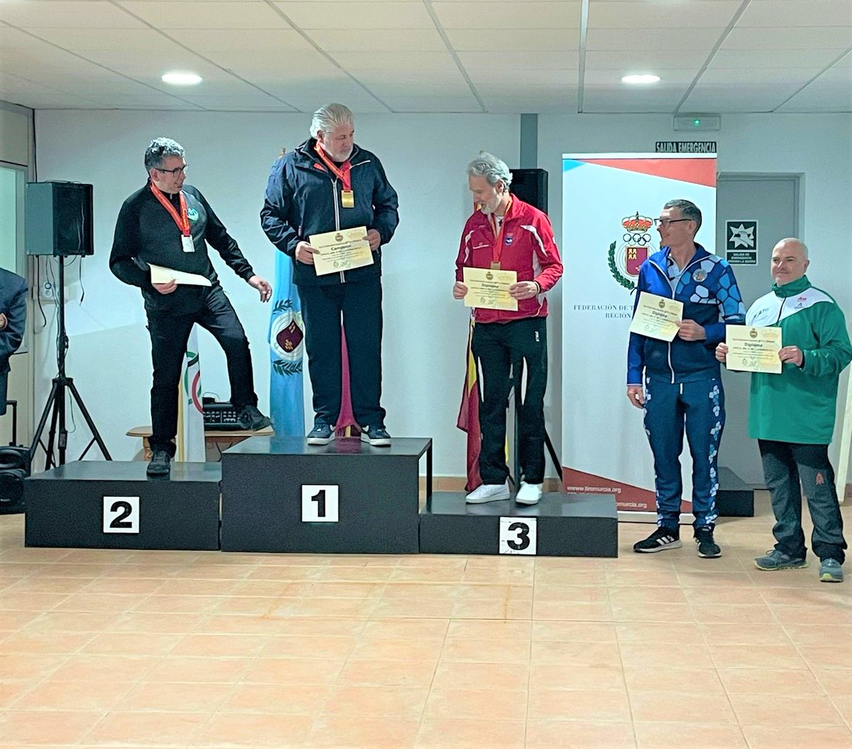 rfedeto's tweet photo. 🧓 Veterano

🥇 Lucio Antonio Gómez
🥈 Luis Enrique García
🥉 Carlos Miguel Vega

👴 Máster

🥇 Juan Peláez
🥈 Francisco Javier de Elizalde
🥉 Said Kazak

🧓 Veterano Sénior

🥇 Antonio Emilio Macho
🥈 José Ramón Fernández
🥉 Javier Alonso de la Torre https://t.co/KsX2WLiRqP
