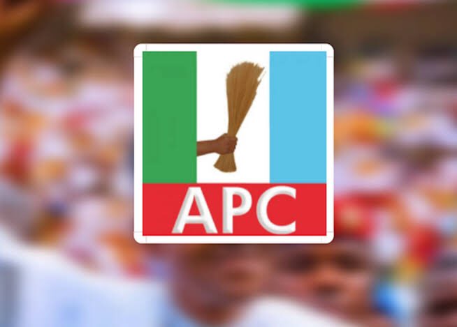 westernpost_ng's tweet photo. APC indefinitely postponed its planned presidential rally in Oyo State over “prevailing challenges facing the people”

#WesternPost #WesternPostNews #APC #OyoState #tinubu2023 #Buhari #fuelscarcityinnigeria #nairascarcity https://t.co/AQB8xhLxvk