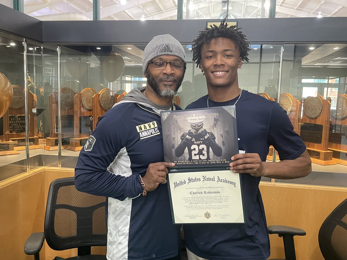 wownetwork's tweet photo. Webb Spartan Charles Robinson signs to play football for the Naval Academy! Go Spartans and Go Midshipmen! @5StarPreps @prepxtra @Webbschoolknox @Webb_Spartans @webb_knoxFB @WBIRSports @WATESports @wvltsports @PaigeWVLT8 https://t.co/apiSWLBjMg