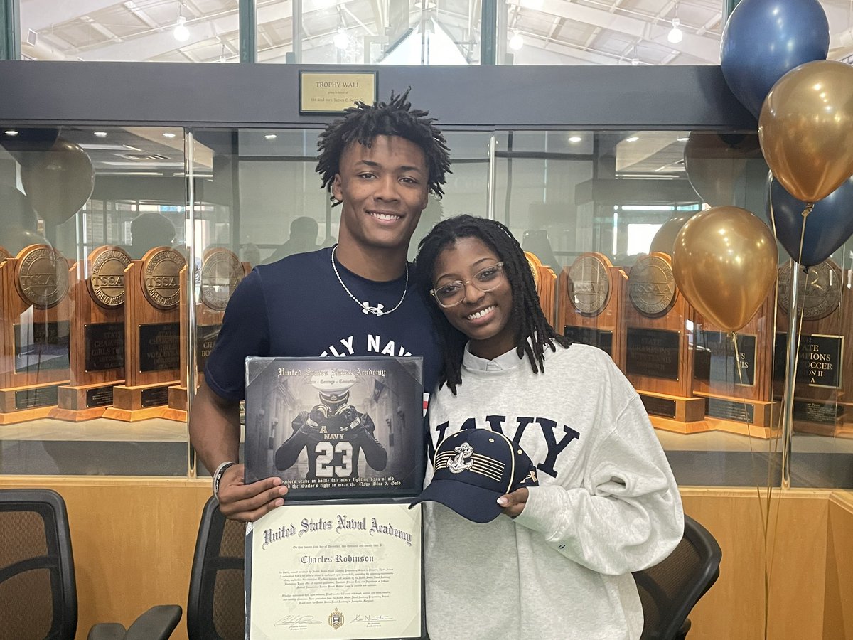 wownetwork's tweet photo. Webb Spartan Charles Robinson signs to play football for the Naval Academy! Go Spartans and Go Midshipmen! @5StarPreps @prepxtra @Webbschoolknox @Webb_Spartans @webb_knoxFB @WBIRSports @WATESports @wvltsports @PaigeWVLT8 https://t.co/apiSWLBjMg