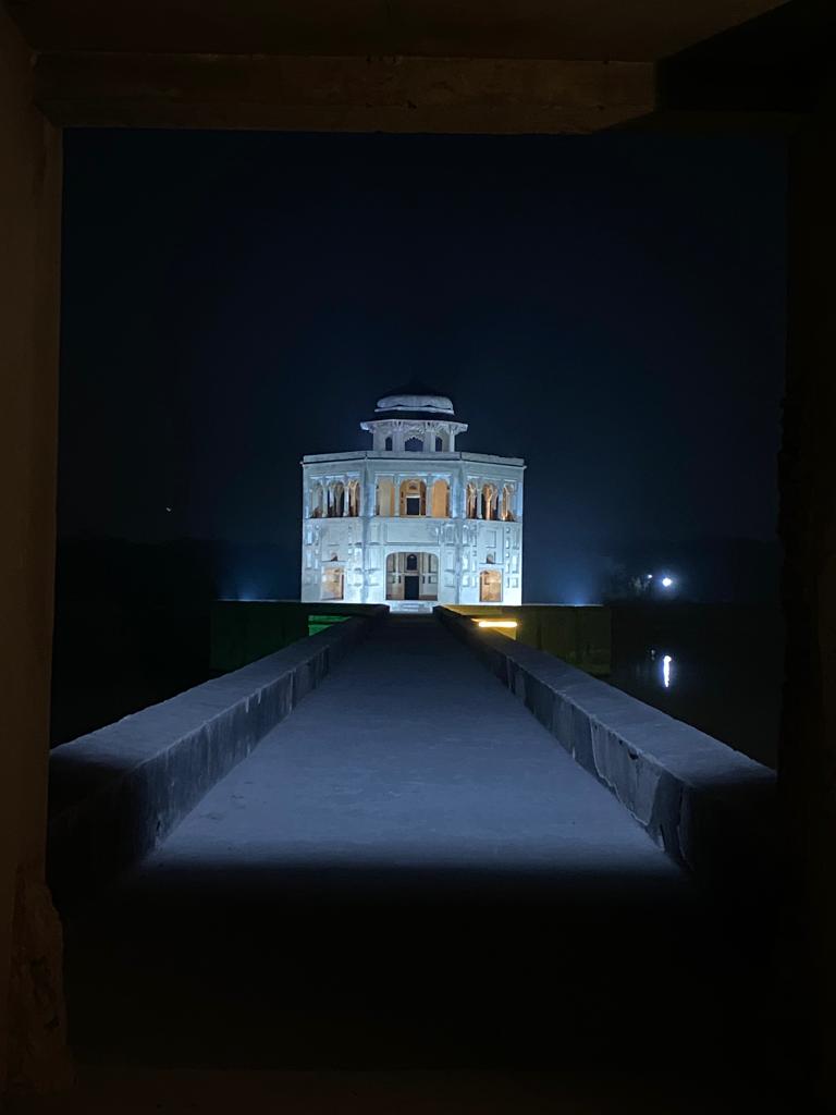 AhMaaD_SE's tweet photo. Unplanned moments are always better then the planned ones. 
#officebunk #Hiranminar #explorepakistan https://t.co/665SXpAYBR