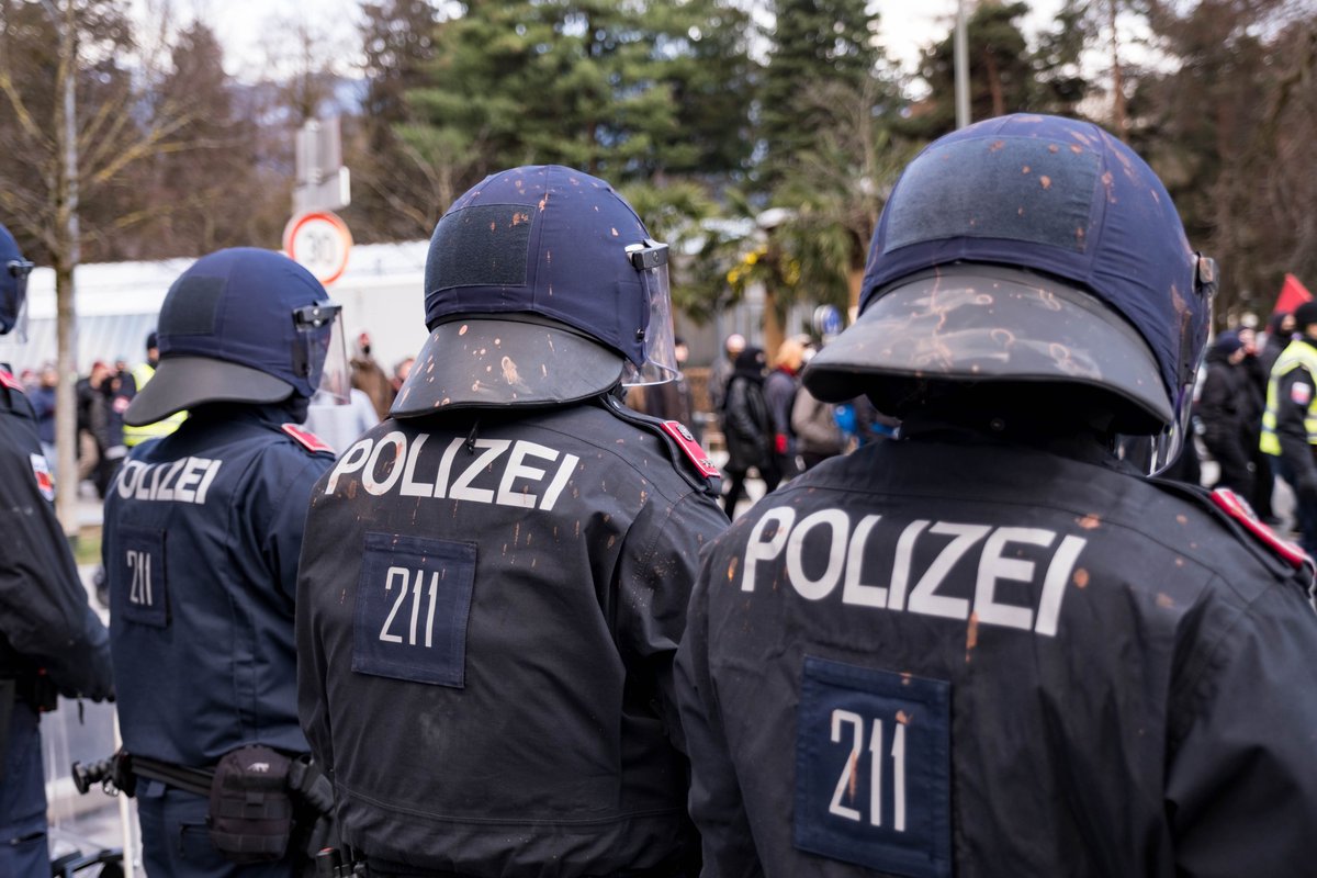 schwarze.feder.ibk tweet media