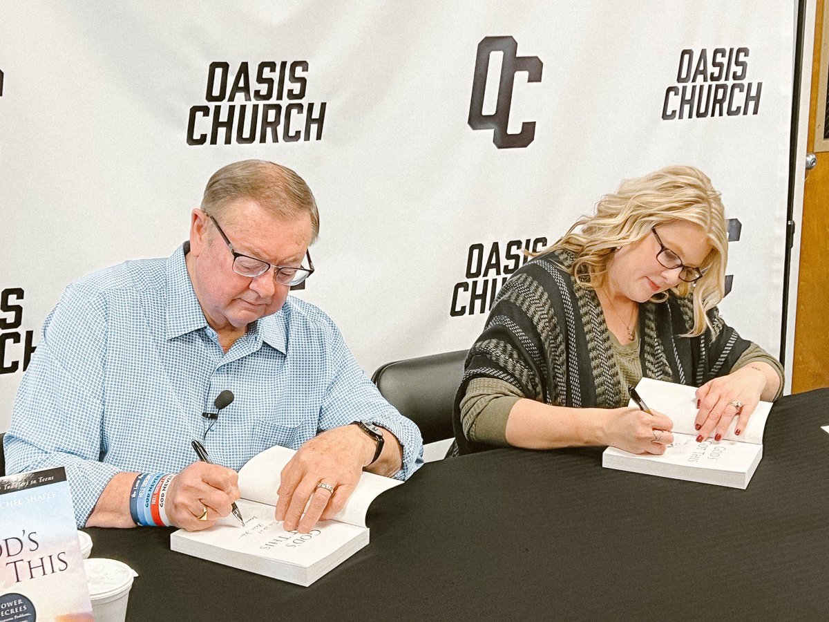TimDSheets's tweet photo. Book signing yesterday after service @oasiswired 📚 https://t.co/ERRmPNt0dQ