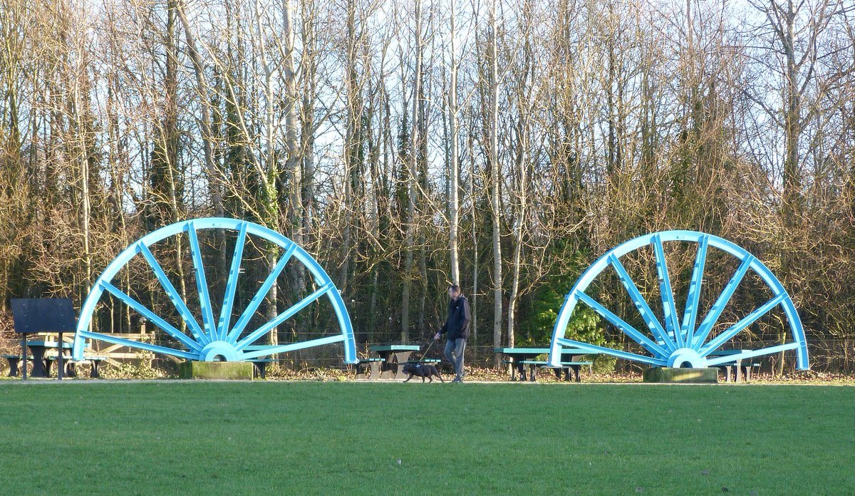 miningheritage's tweet photo. Colliers Wood mining memorial, near #Eastwood #Nottinghamshire former site of #Moorgreen Colliery (1865-1985). #miningheritage https://t.co/WJyNskTPbl