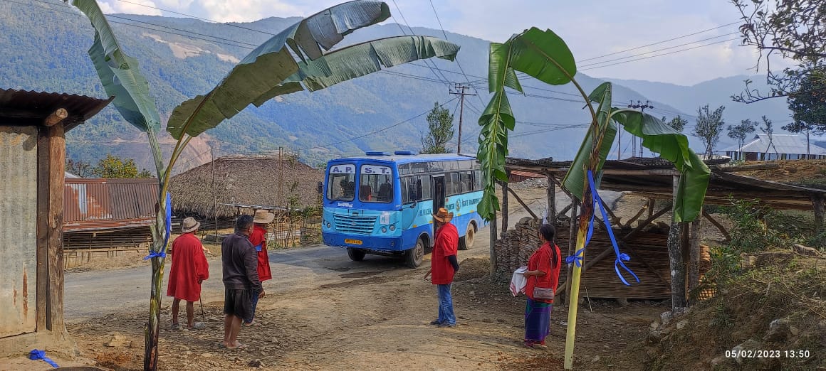 arunachaltimes_'s tweet photo. Head Gaon Burahs of Pangkang Kumku and Pangkang Jorkong together flagged off a new #APST_Bus service from Pangkang Kumku in #Siang district on Monday. The bus will ply between #Pangkang and #Boleng every alternate day. https://t.co/emC5gzKCm0