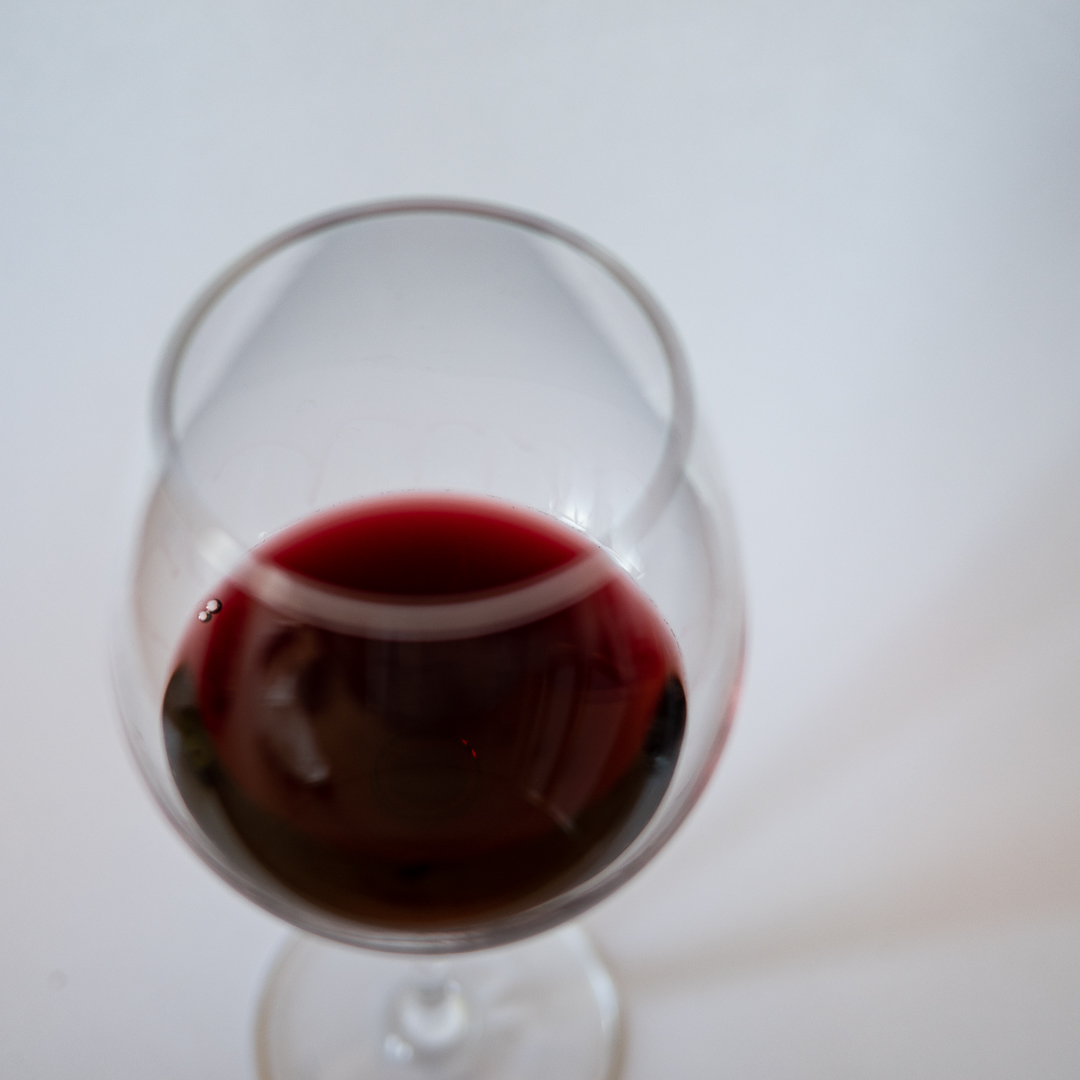 El vino no habla, pero bien que huele y mejor sabe 😋🍷

#campodecriptana #wine #bodegasdelsaz #winelife #winelovers #vino #winetime #winestyle