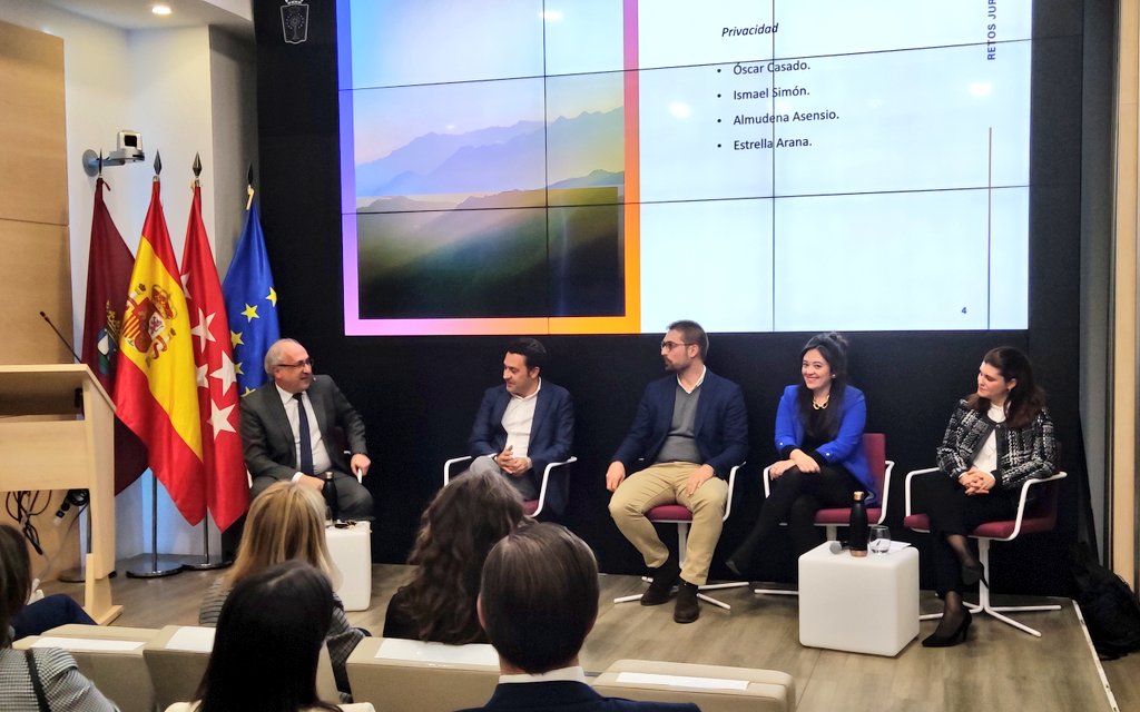 Da comienzo el segundo diálogo de la tarde sobre Privacidad y #Metaverso entre <a href="/luisignaciotid/">Luis Ignacio Vicente</a> <a href="/OscarCasado_/">Oscar Casado</a>
<a href="/IsmaelSimonITC/">Ismael Simón Moreno</a>, Almudena Asensio y Estrella Arana
tienda.wolterskluwer.es/p/aspectos-jur…