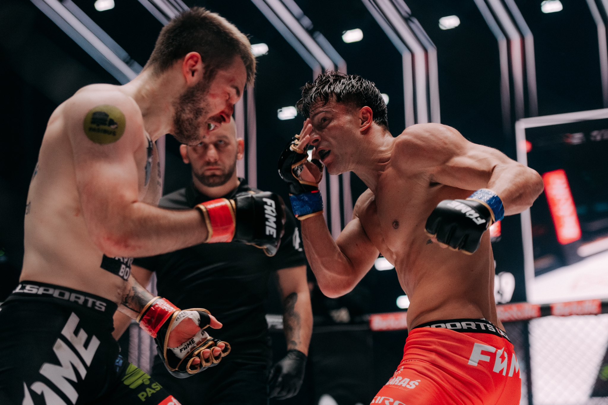 Трансляция матч тв прямой эфир. Китайский боец юнгванг. Мма хабиб. Матч тв прямой эфир бой. Хабиб нурмагомедов юфс.