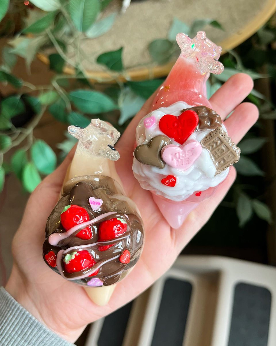✨💘 Valentine heart, and chocolate strawberry snails that will be up for grabs friday:)
.
Let me know if you have a fav between the two🫶🏻!!
.
.
#snailsofinstagram #snailstagram #petsnail #snailcore #mosscore #hazysnail #cottagecore #valentinesart #foodart #cutesnail